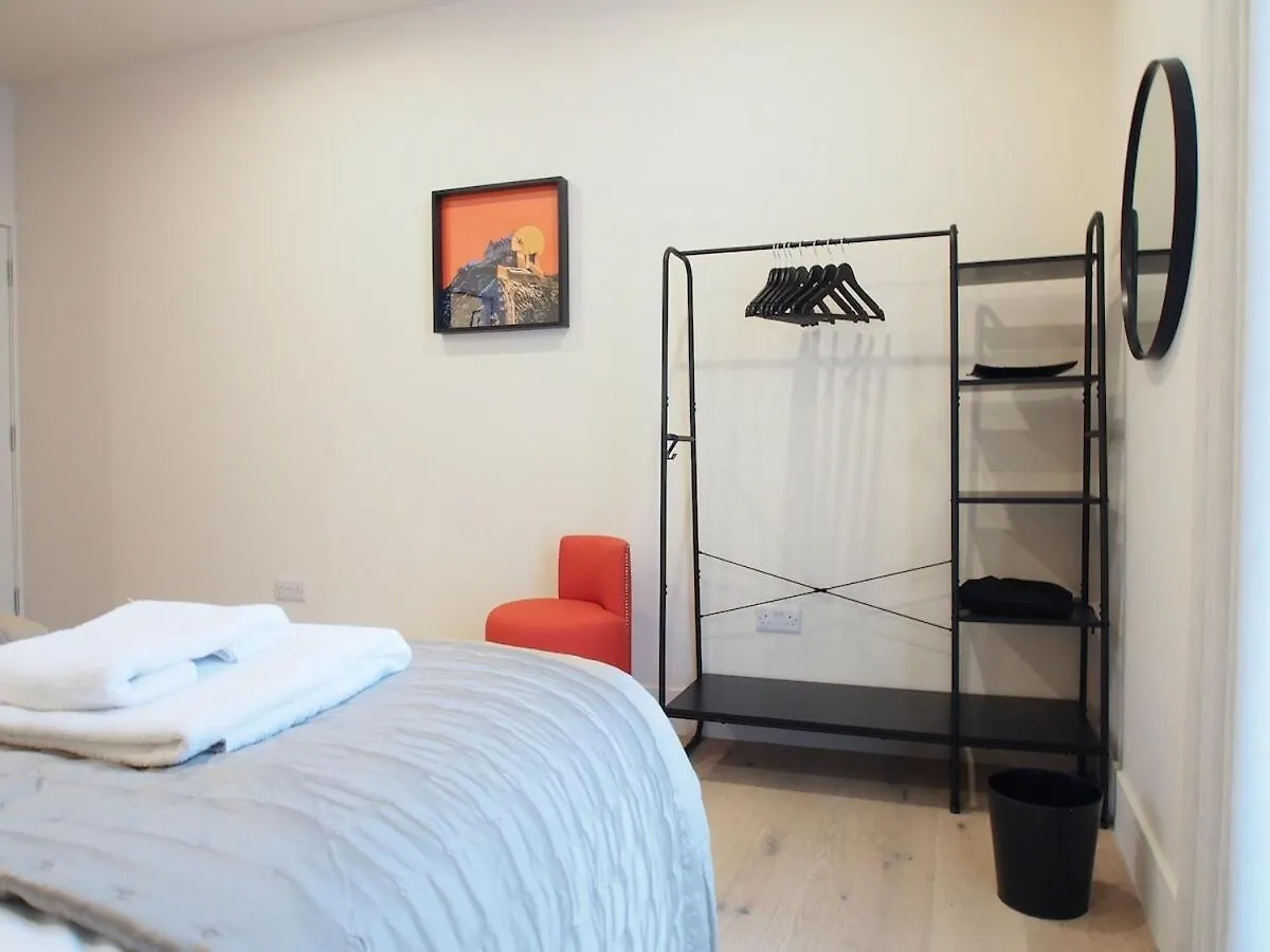 Spacious And Modern 2-Bed On Easter Road - Flat 3, Elgin House Apartments Edimburgo