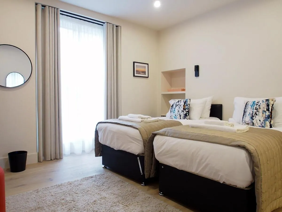 Spacious And Modern 2-Bed On Easter Road - Flat 3, Elgin House Apartments Edimburgo