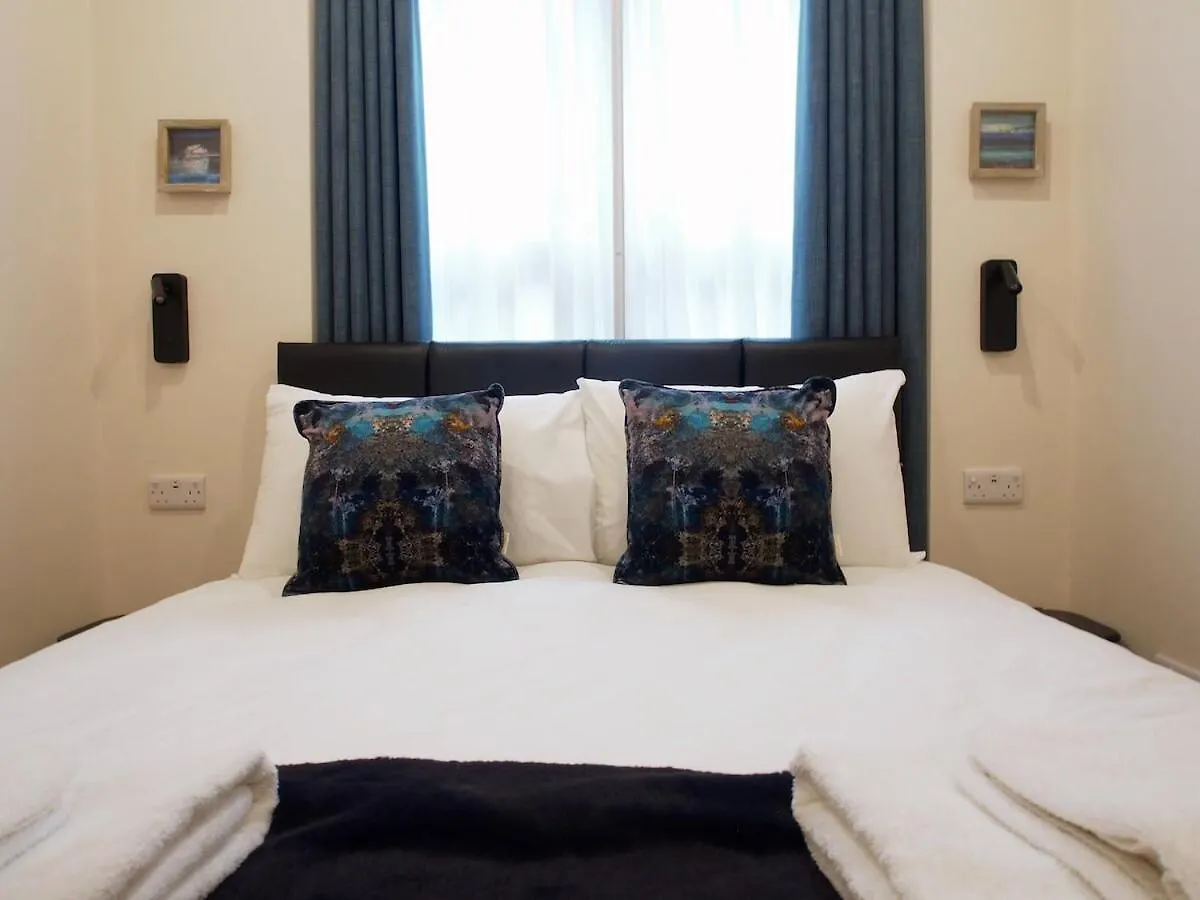 Spacious And Modern 2-Bed On Easter Road - Flat 3, Elgin House Apartments Edimburgo