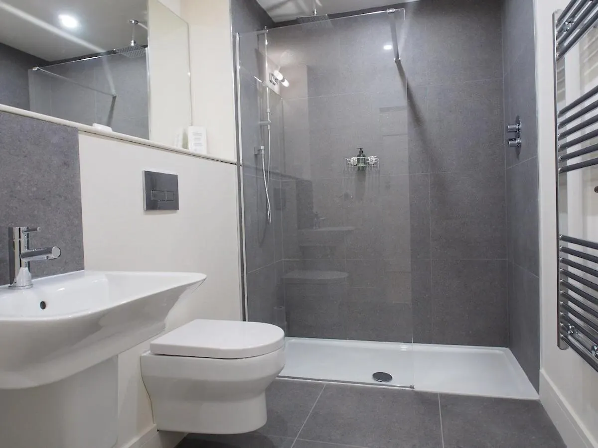 Spacious And Modern 2-Bed On Easter Road - Flat 3, Elgin House Apartments Edimburgo