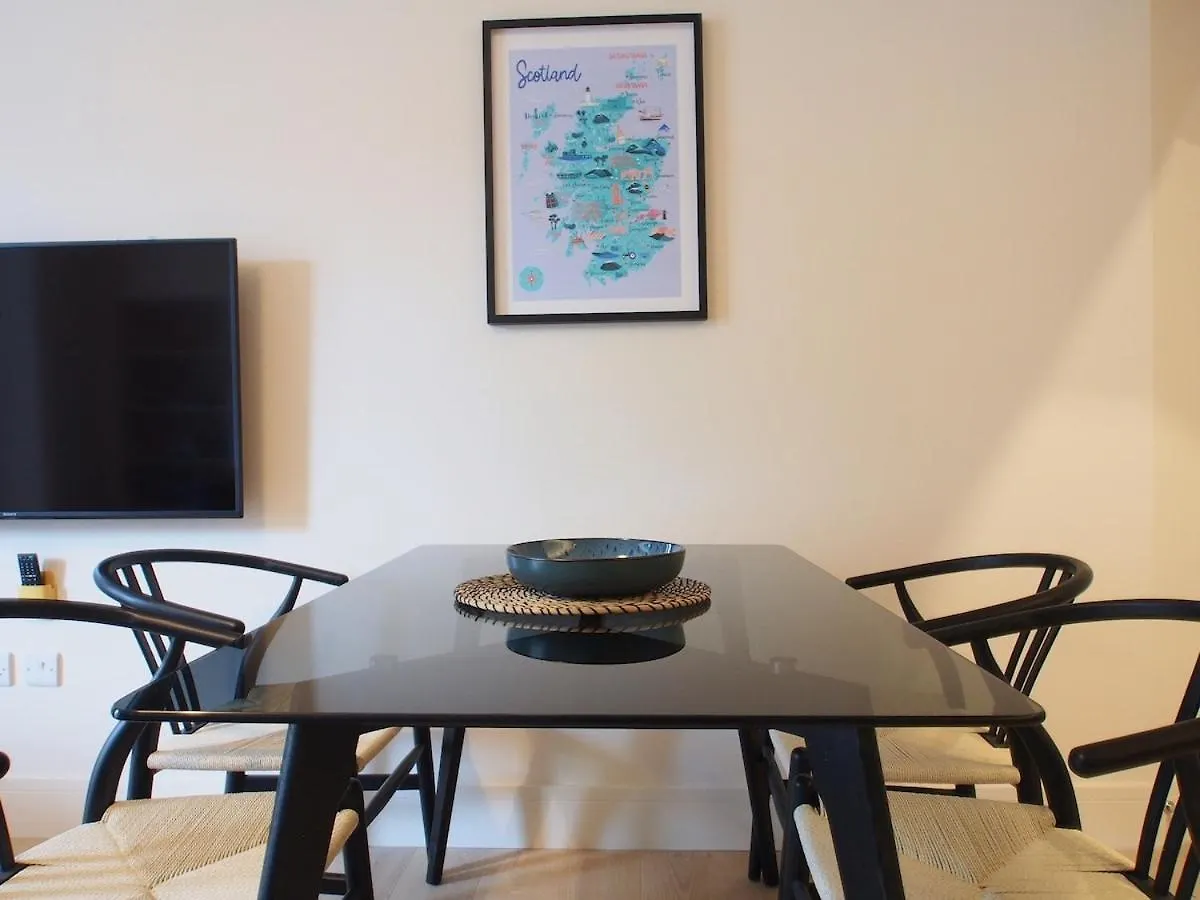 Spacious And Modern 2-Bed On Easter Road - Flat 3, Elgin House Apartments Edimburgo