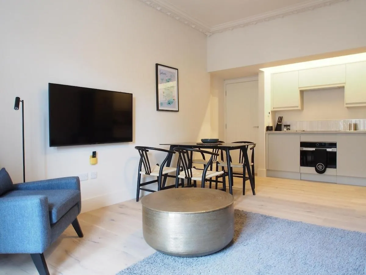 Spacious And Modern 2-Bed On Easter Road - Flat 3, Elgin House Apartments Edimburgo
