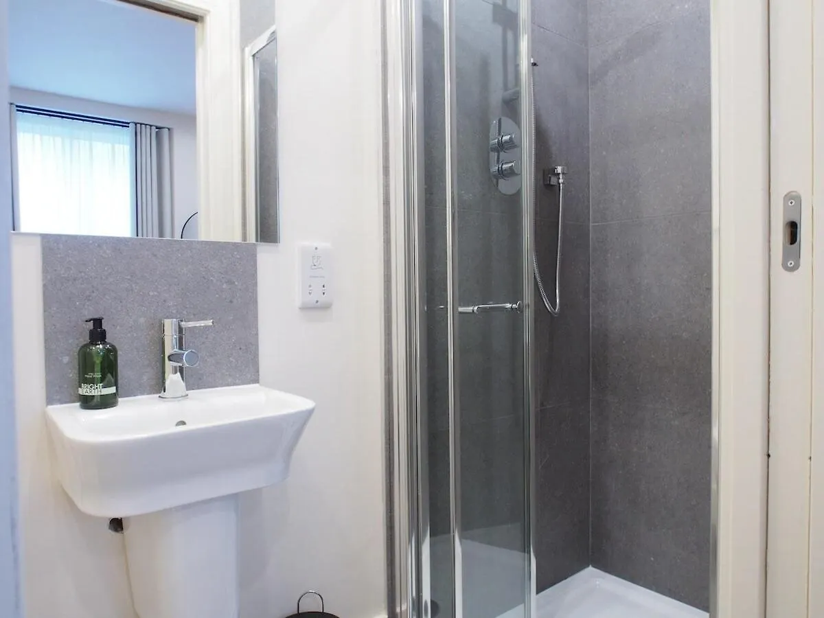 Spacious And Modern 2-Bed On Easter Road - Flat 3, Elgin House Apartments Edimburgo Regno Unito