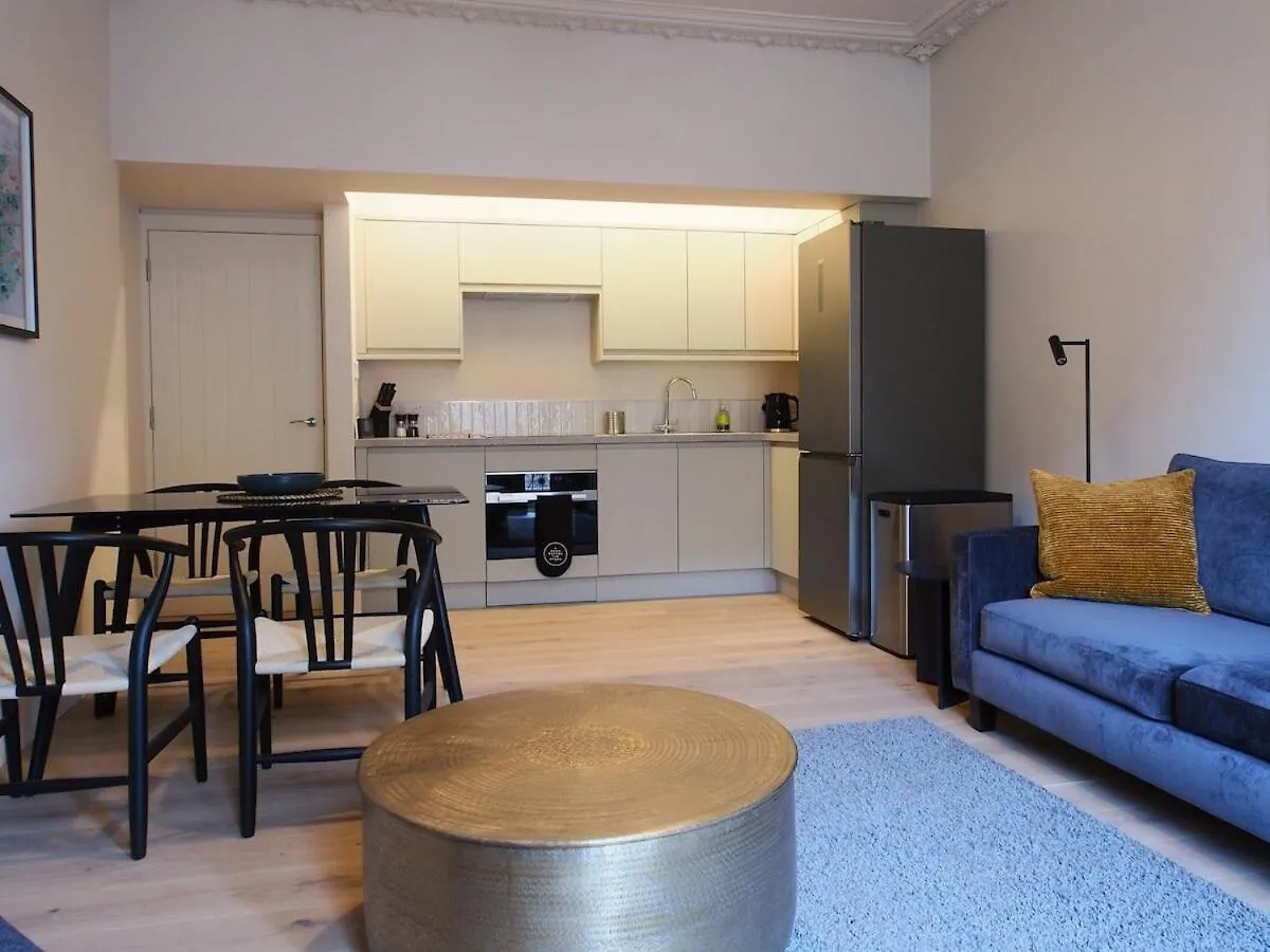 Spacious And Modern 2-Bed On Easter Road - Flat 3, Elgin House Apartments Edimburgo